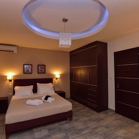 Gonis Suites Палеохора Екстер'єр фото