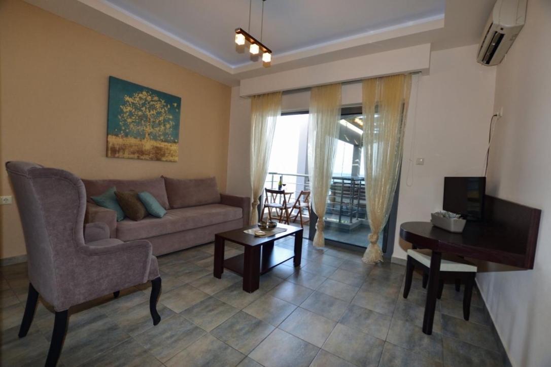 Gonis Suites Палеохора Екстер'єр фото