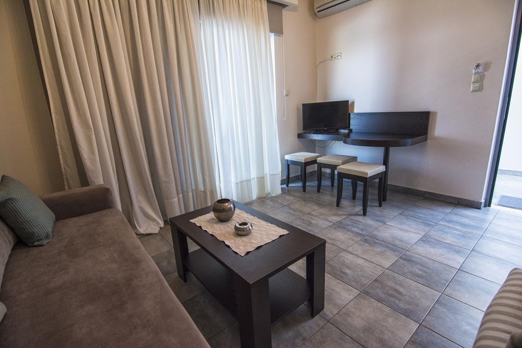 Gonis Suites Палеохора Екстер'єр фото