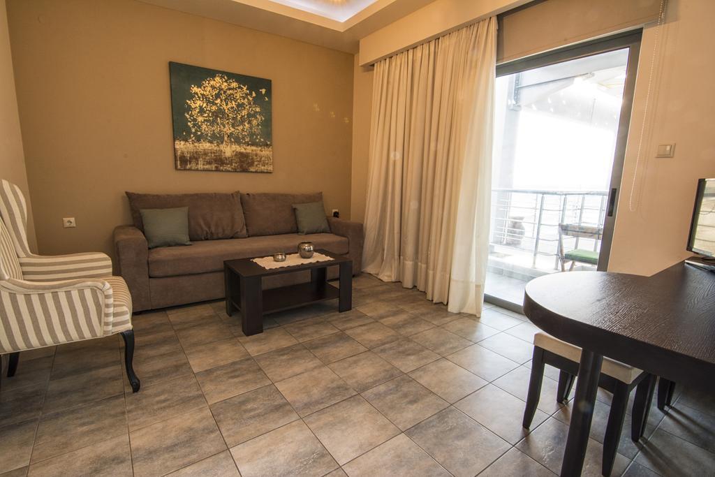 Gonis Suites Палеохора Екстер'єр фото