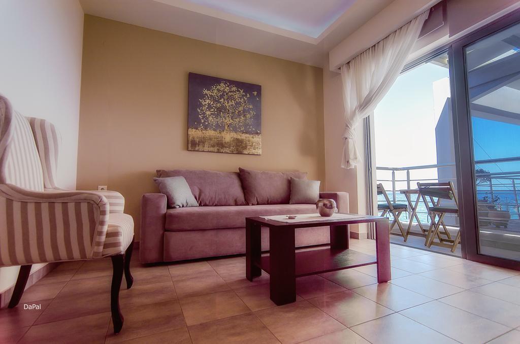 Gonis Suites Палеохора Екстер'єр фото