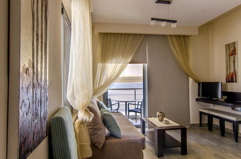 Gonis Suites Палеохора Екстер'єр фото