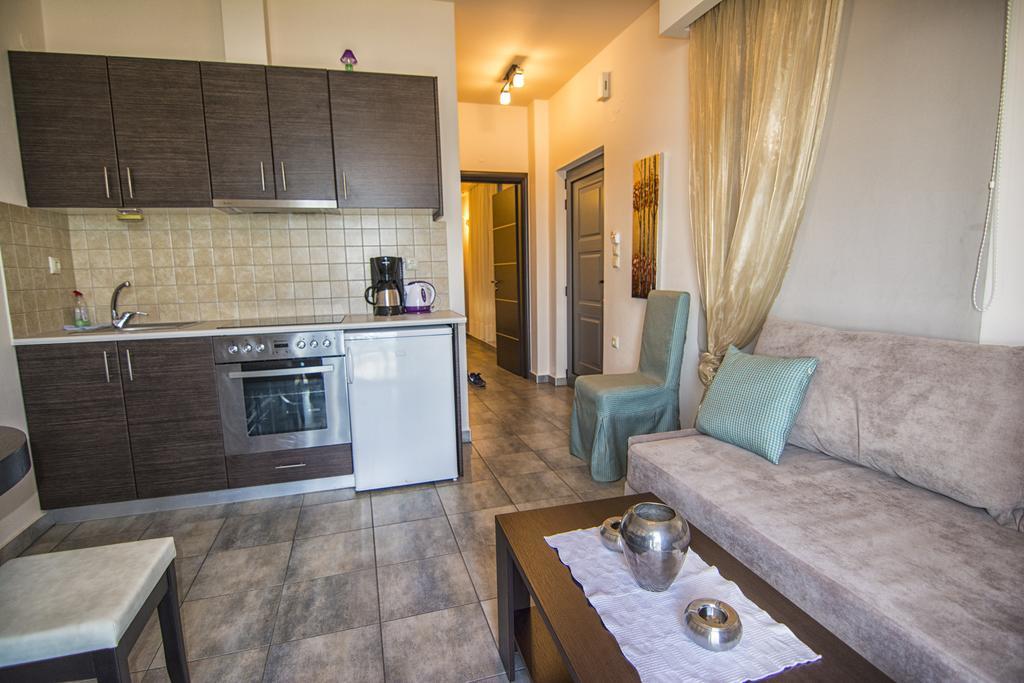 Gonis Suites Палеохора Екстер'єр фото