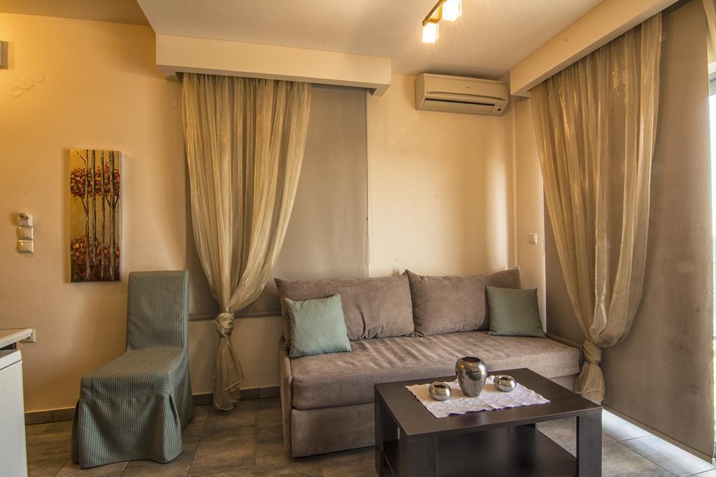Gonis Suites Палеохора Екстер'єр фото