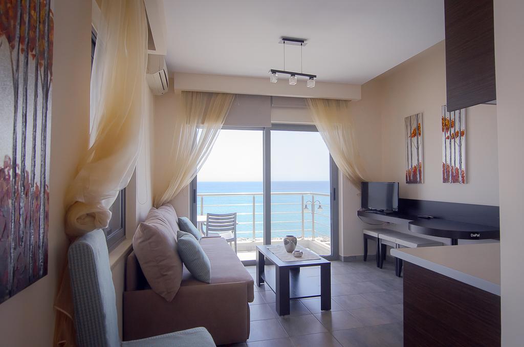 Gonis Suites Палеохора Екстер'єр фото