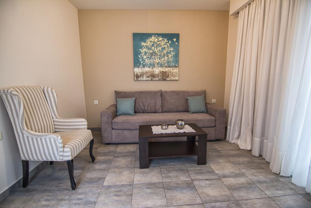 Gonis Suites Палеохора Екстер'єр фото