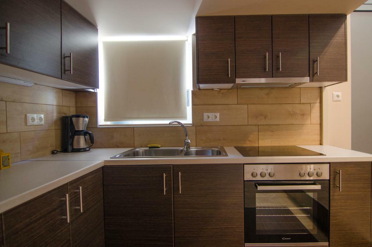 Gonis Suites Палеохора Екстер'єр фото