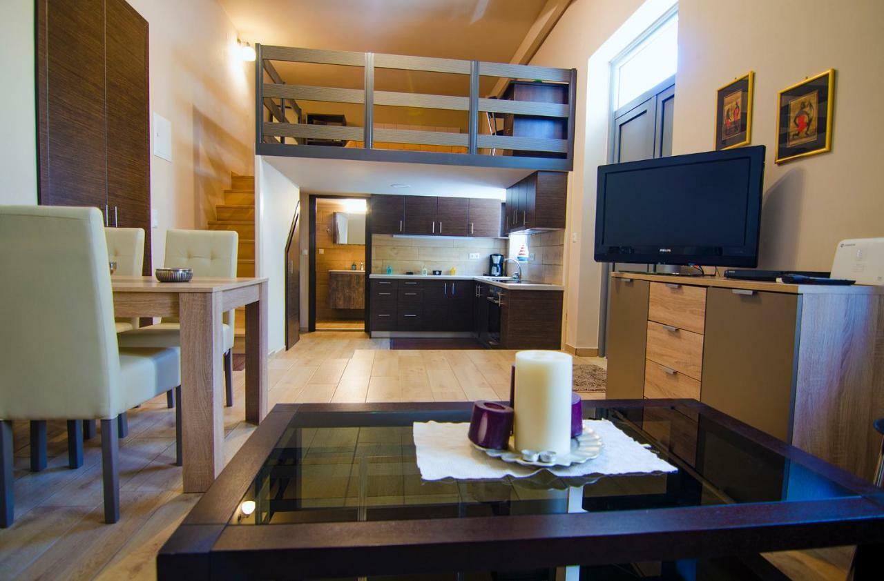 Gonis Suites Палеохора Екстер'єр фото