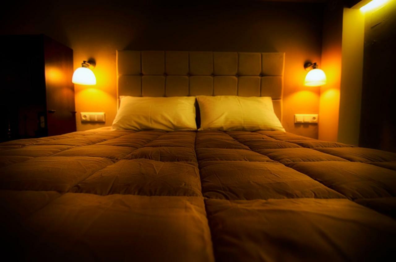Gonis Suites Палеохора Екстер'єр фото